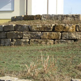 Mauerblöcke Schichthöhe circa 30 - 50 cm